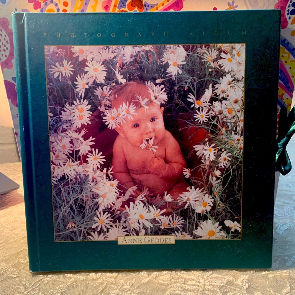 Vintage Anne Geddes photo album from 1997 EUC